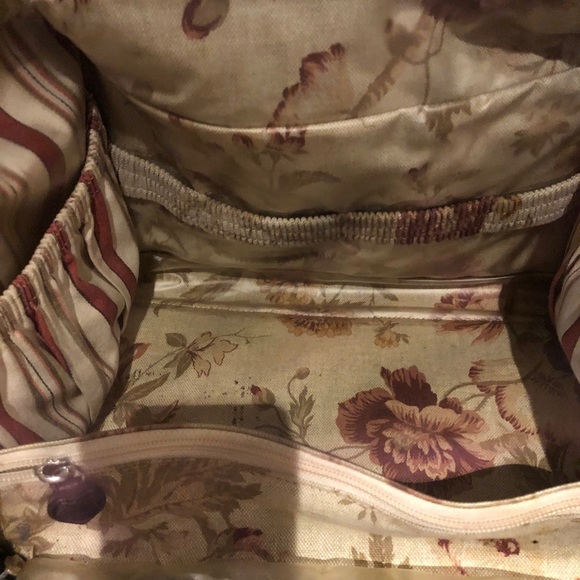 Brighten make up traveler.  All leather with silver  trimmings. - Picture 5 of 9